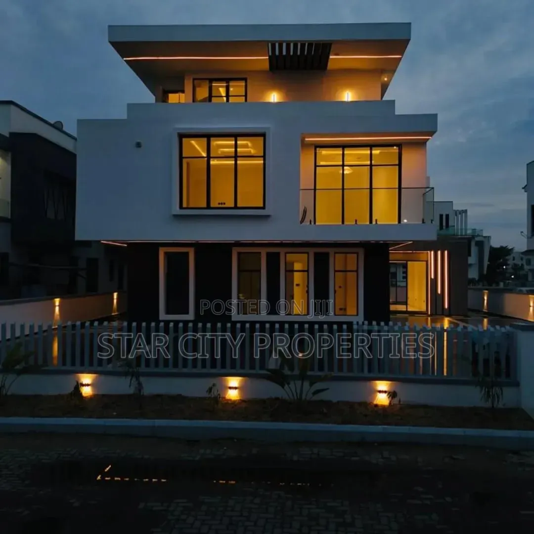 5bdrm Duplex in Lakeview 2 Estate for sale