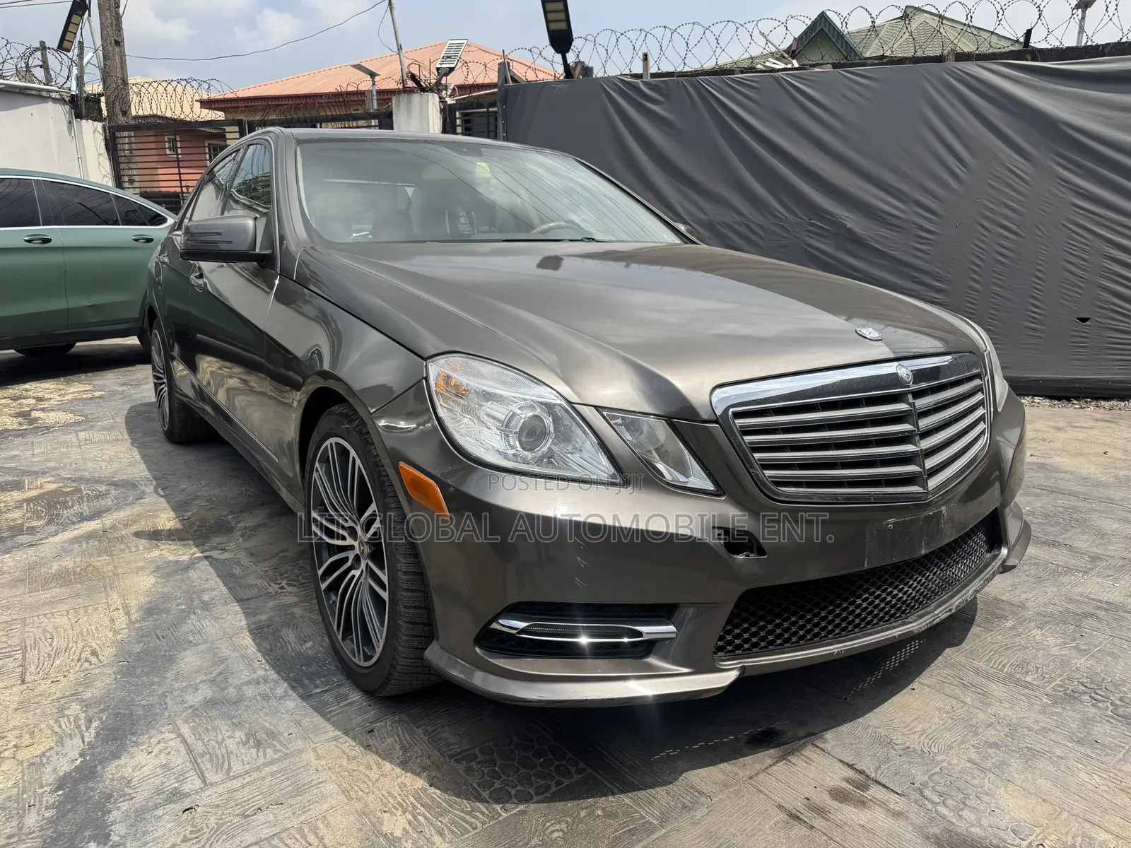 Mercedes-Benz E350 Base 4Matic Sedan AWD (3.5L 6cyl 7A) 2011 Brown