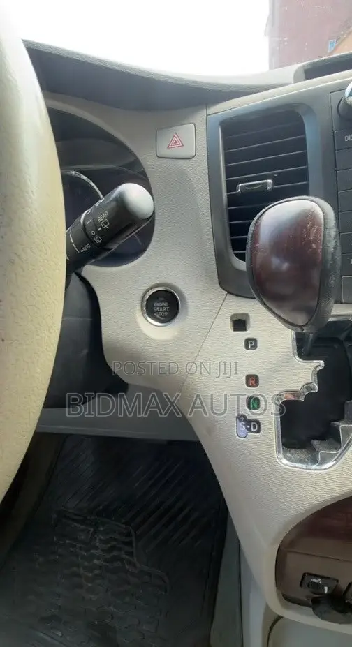 Toyota Sienna Limited 7 Passenger 2011 Gray