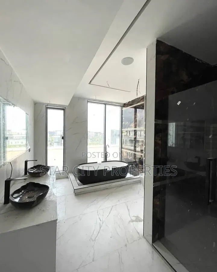 6bdrm House in Cowrie Creek Estate for sale