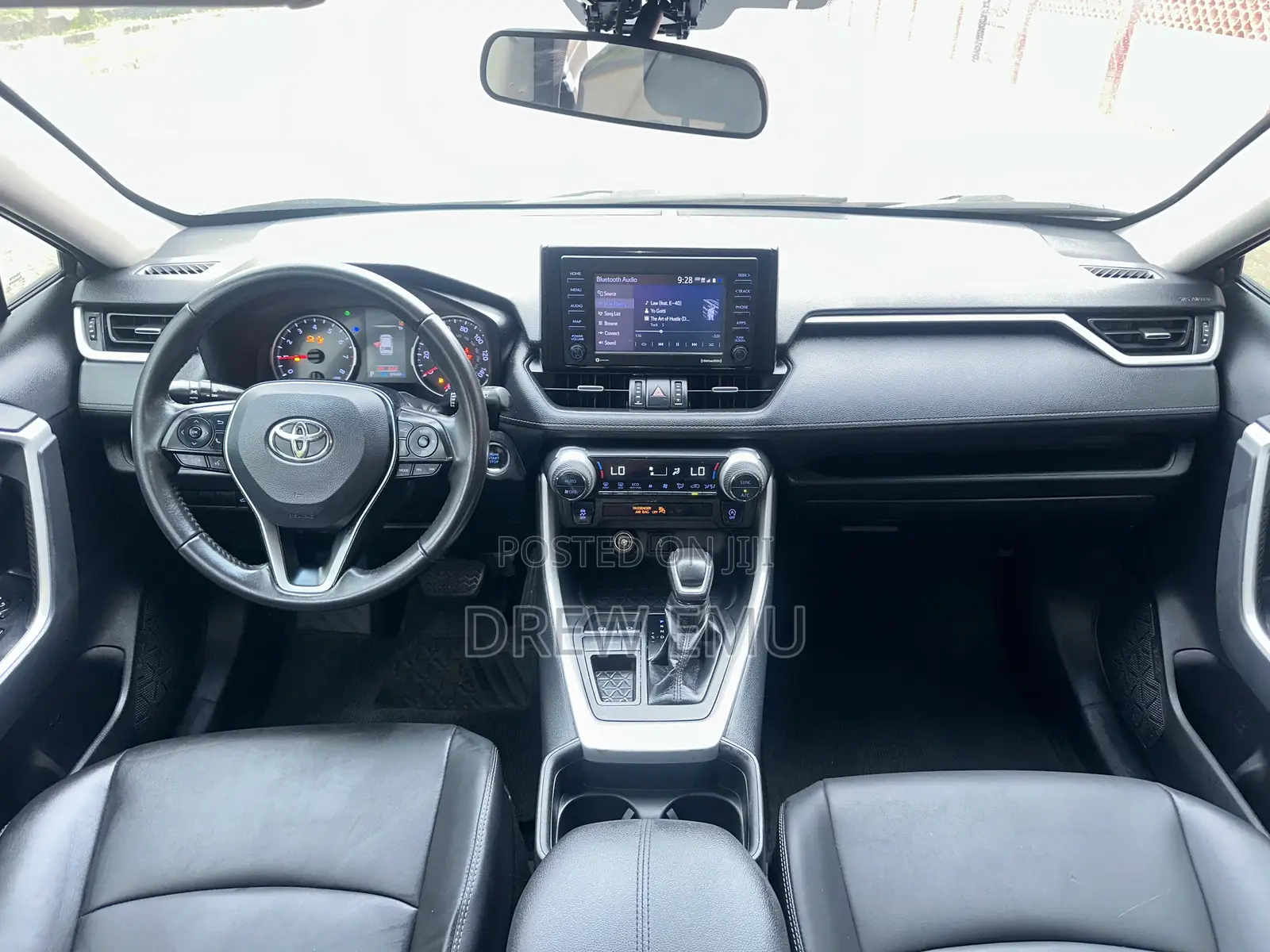 Toyota RAV4 XLE 2021 Gray