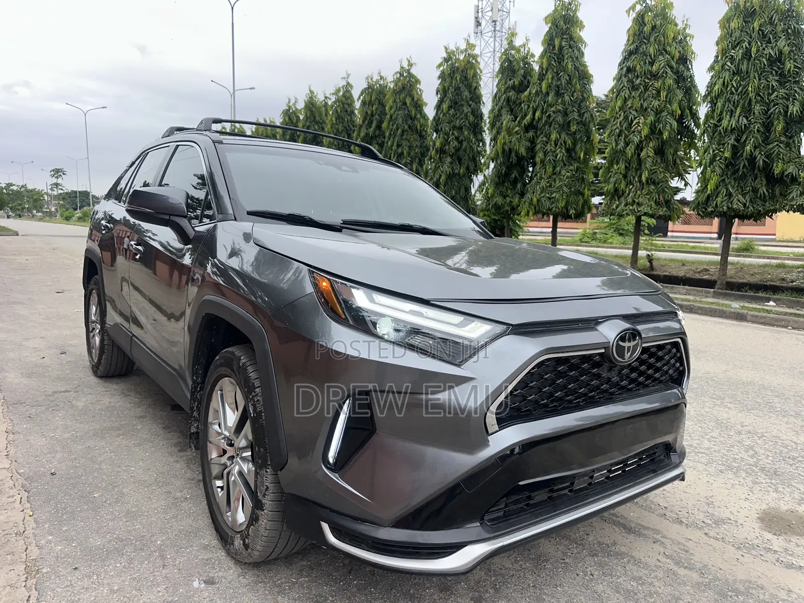 Toyota RAV4 XLE 2021 Gray