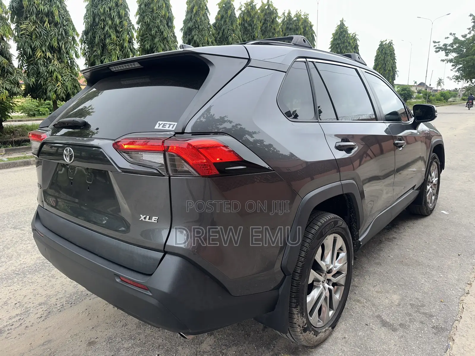 Toyota RAV4 XLE 2021 Gray