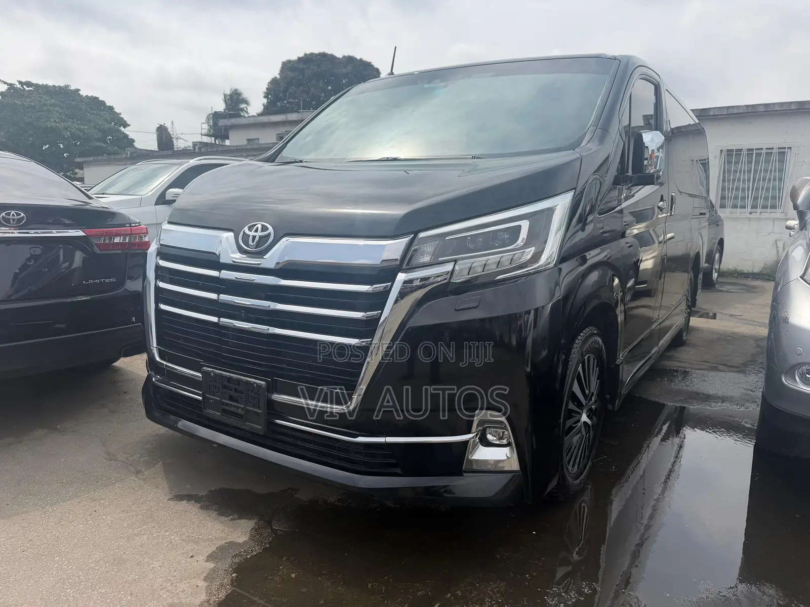 Toyota HiAce 2021 Black
