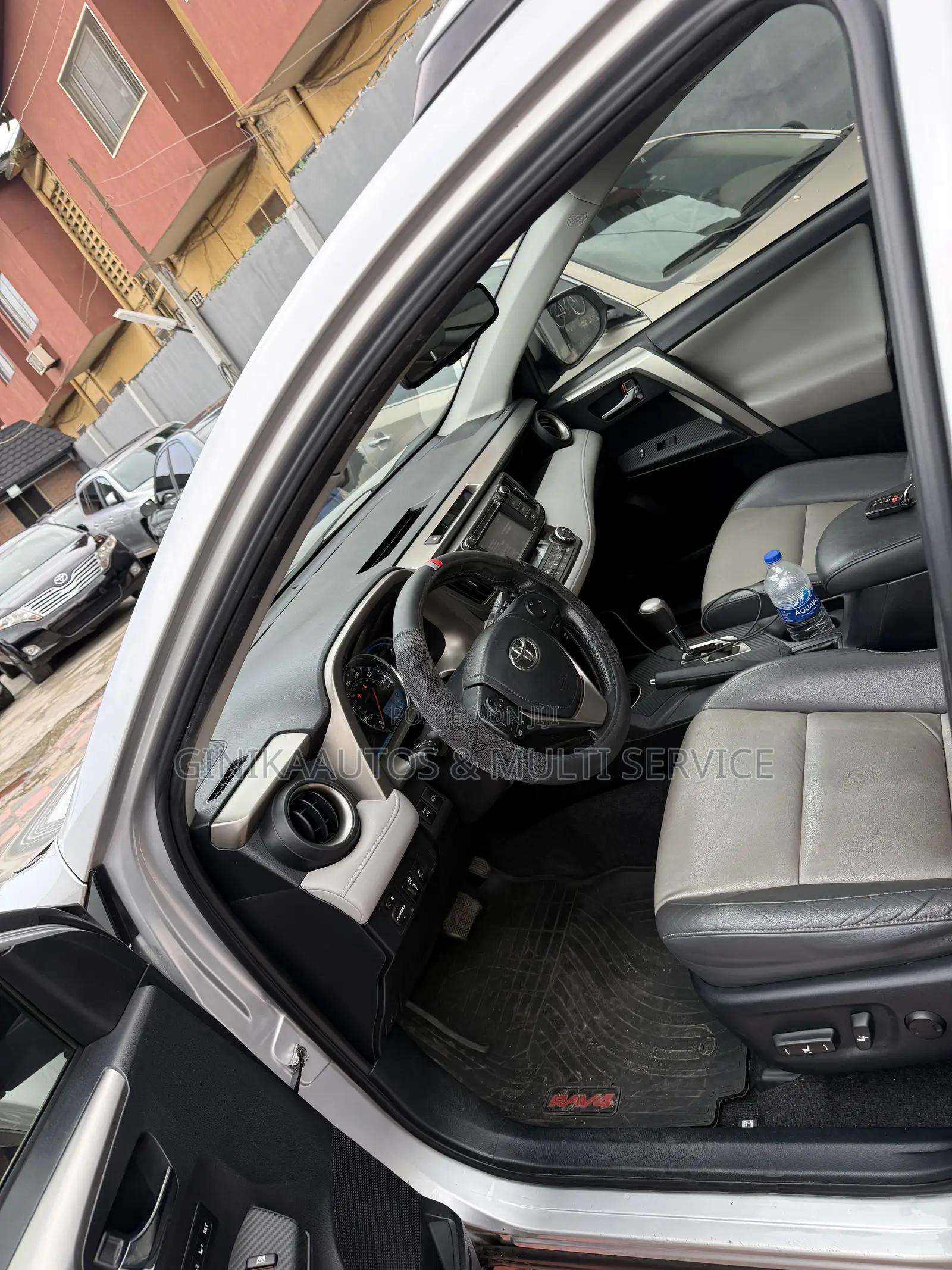Toyota RAV4 Limited 4dr SUV (2.5L 4cyl 6A) 2015 Silver