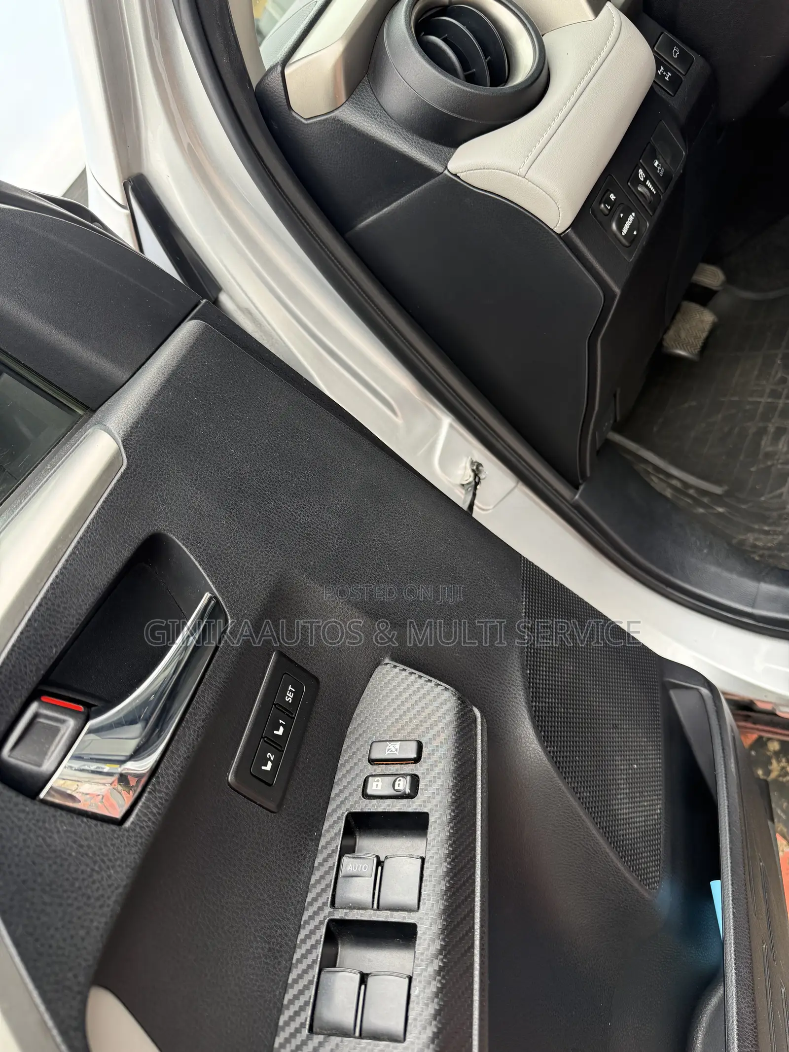 Toyota RAV4 Limited 4dr SUV (2.5L 4cyl 6A) 2015 Silver