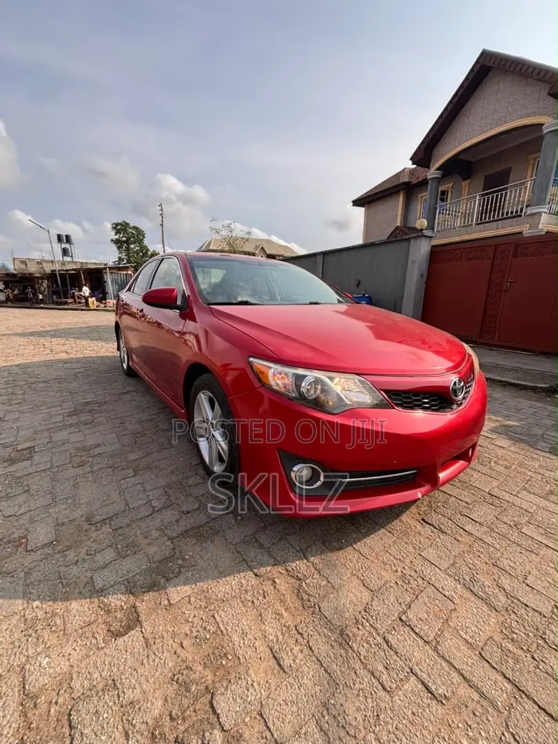 Toyota Camry SE Sport 4dr Sedan w/Prod. End 11/13 (2.5L 4cyl 6A) 2014