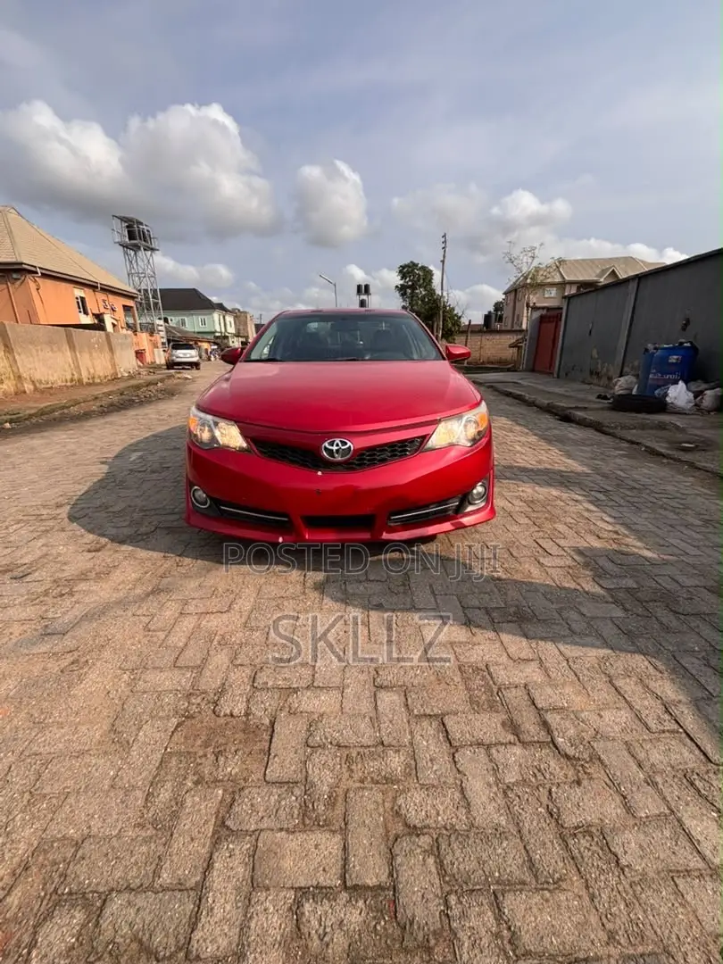 Toyota Camry SE Sport 4dr Sedan w/Prod. End 11/13 (2.5L 4cyl 6A) 2014