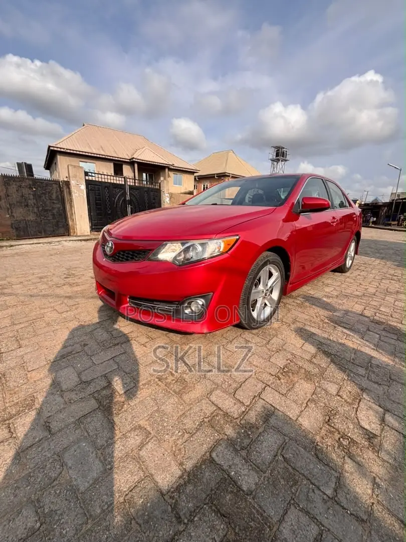 Toyota Camry SE Sport 4dr Sedan w/Prod. End 11/13 (2.5L 4cyl 6A) 2014