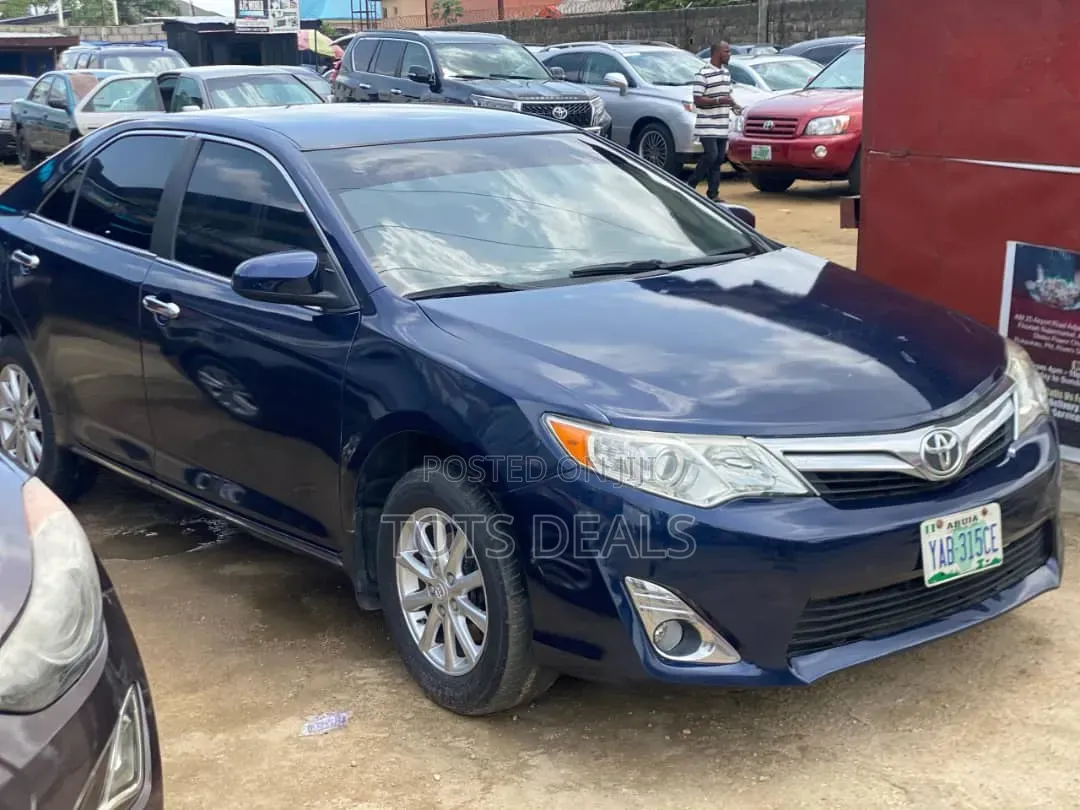 Toyota Camry LE 4dr Sedan (2.5L 4cyl 6A) 2013 Blue