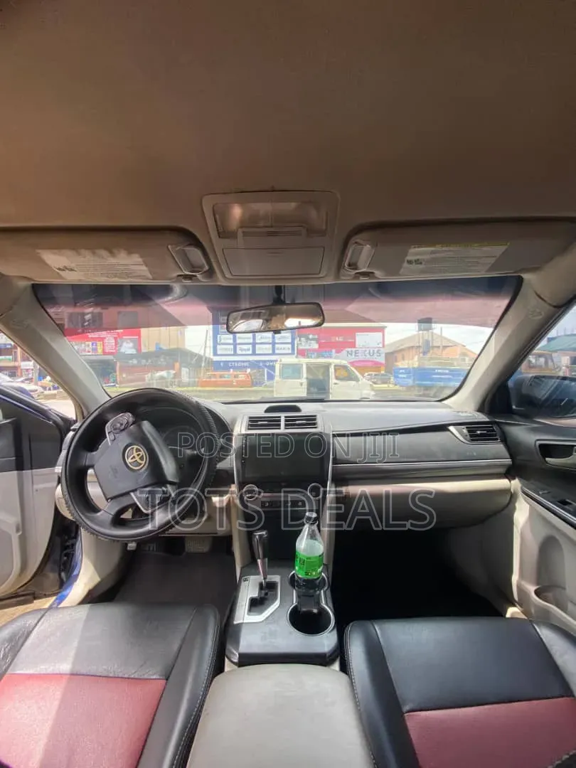 Toyota Camry LE 4dr Sedan (2.5L 4cyl 6A) 2013 Blue