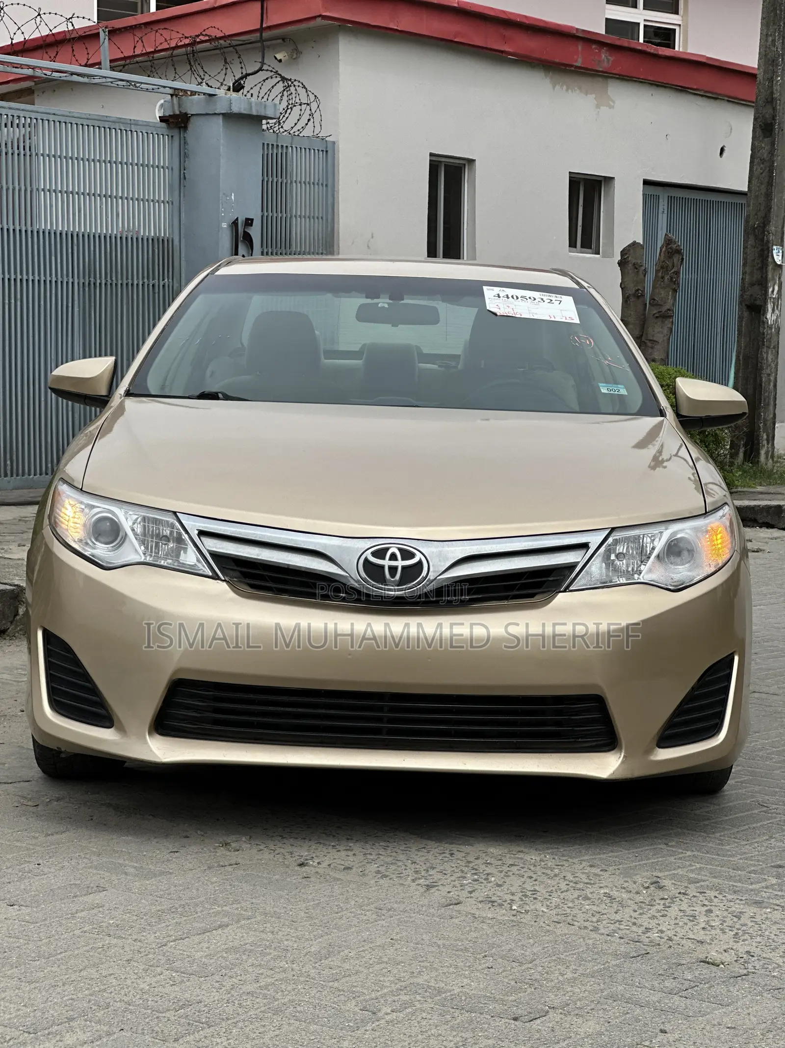 Toyota Camry LE 4dr Sedan (2.5L 4cyl 6A) 2012 Gold