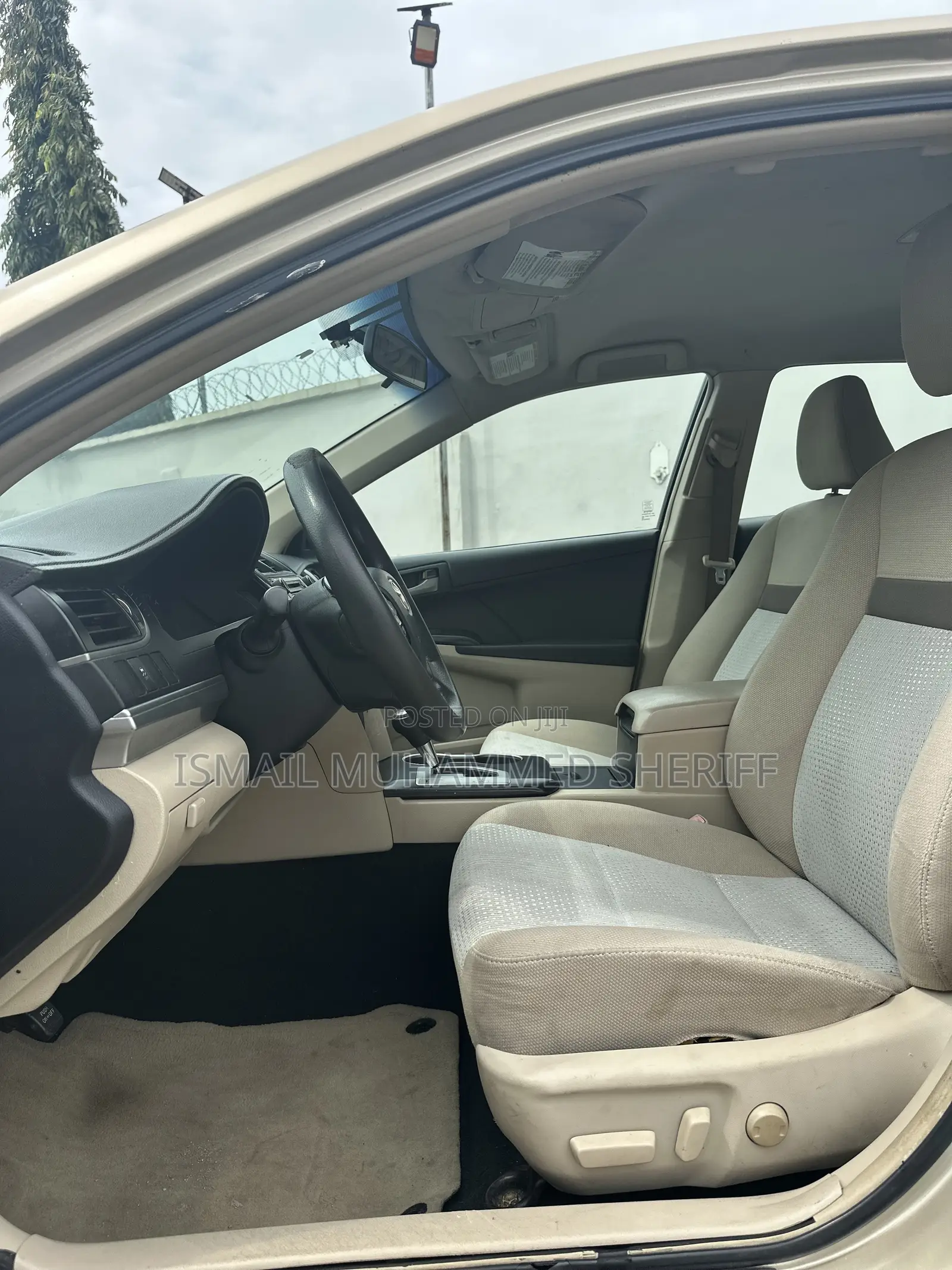 Toyota Camry LE 4dr Sedan (2.5L 4cyl 6A) 2012 Gold