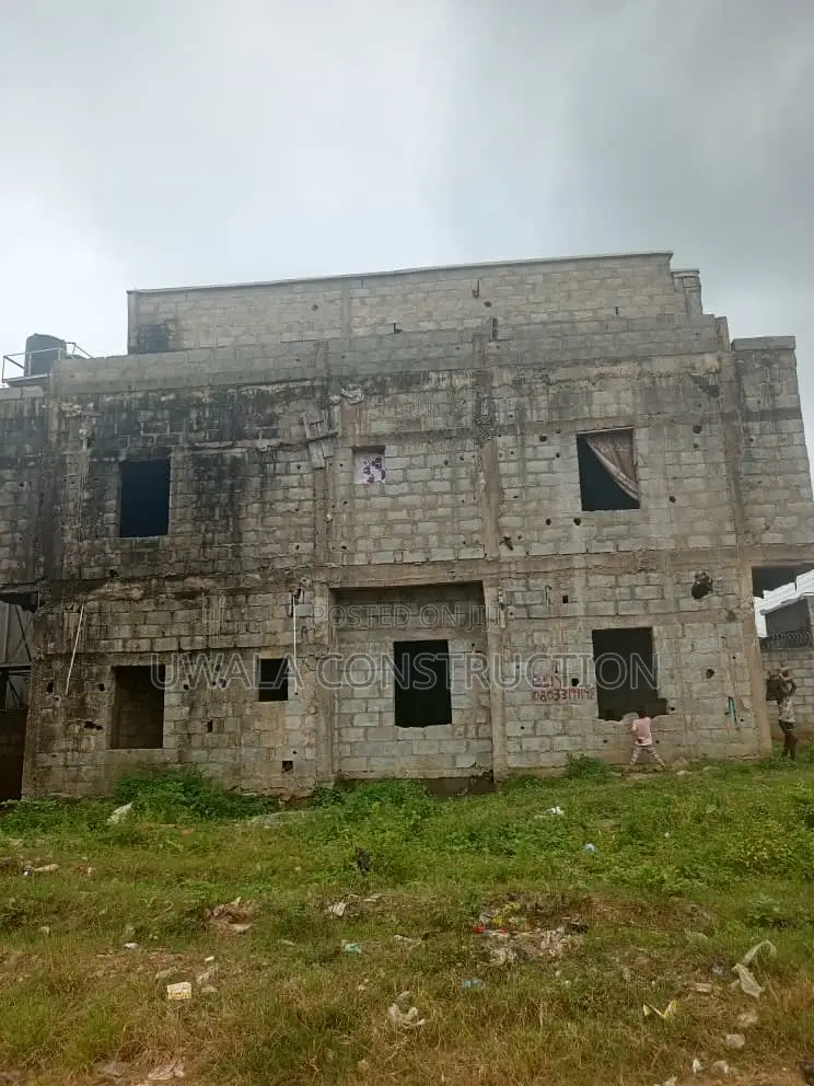 4bdrm Duplex in Idu Industrial for sale