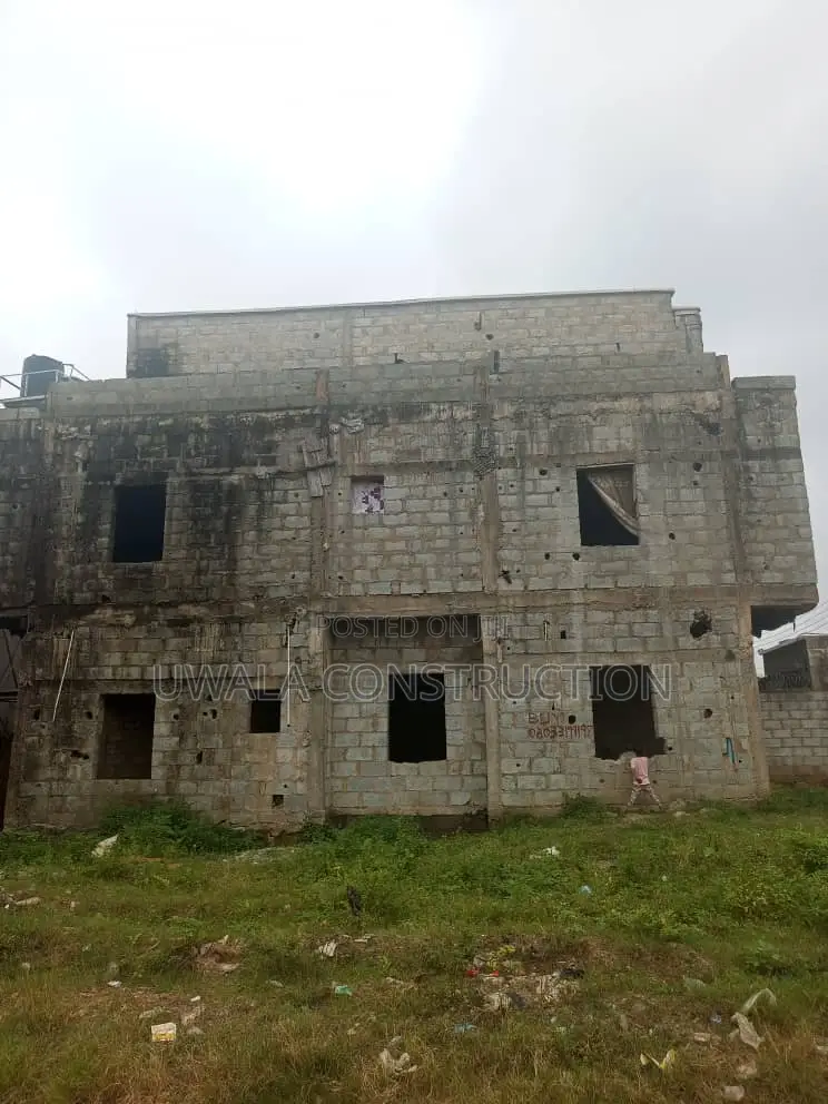 4bdrm Duplex in Idu Industrial for sale