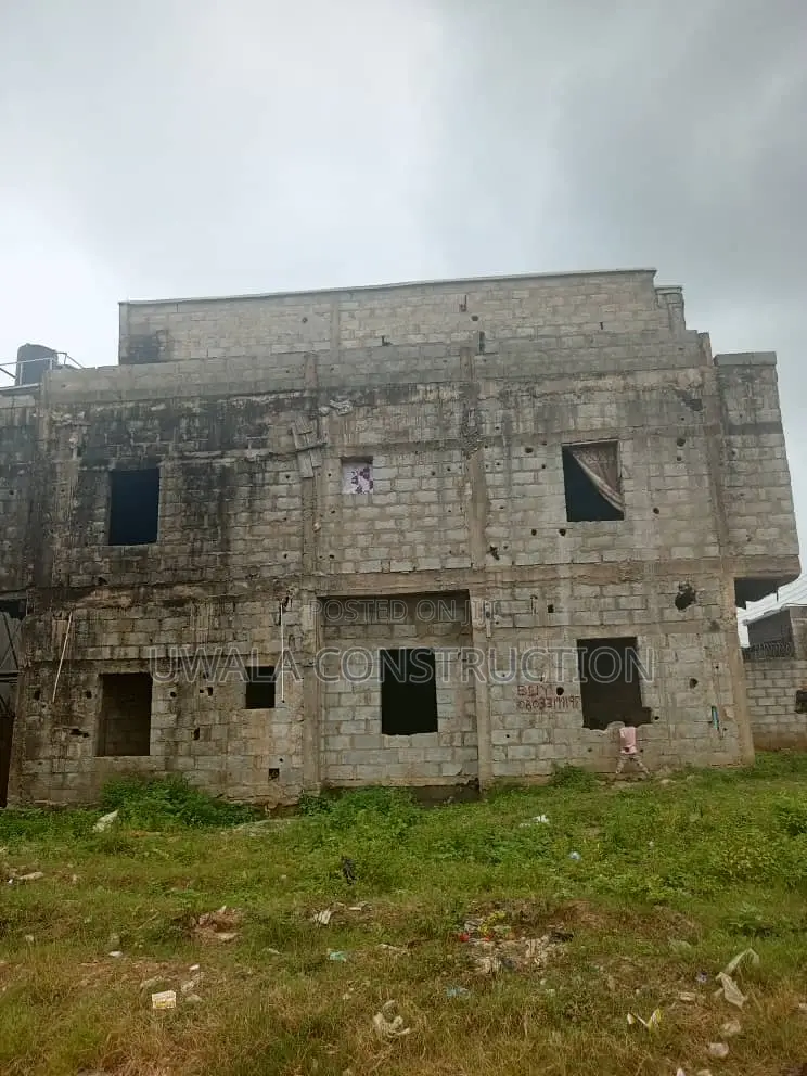 4bdrm Duplex in Idu Industrial for sale