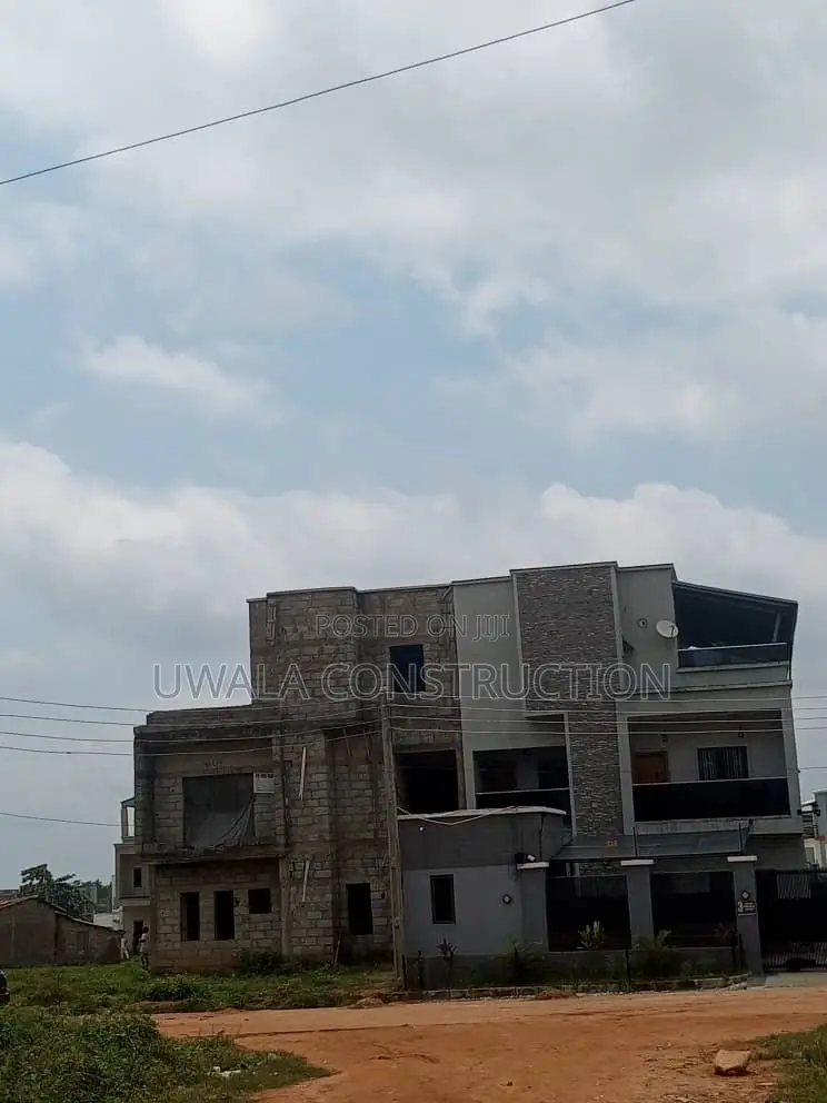 4bdrm Duplex in Idu Industrial for sale