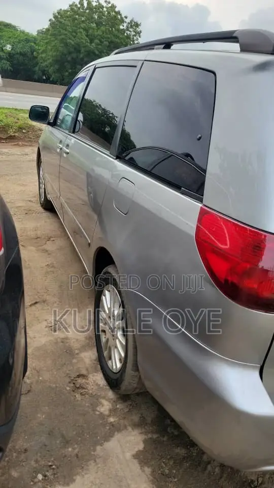 Toyota Sienna XLE 2008 Beige
