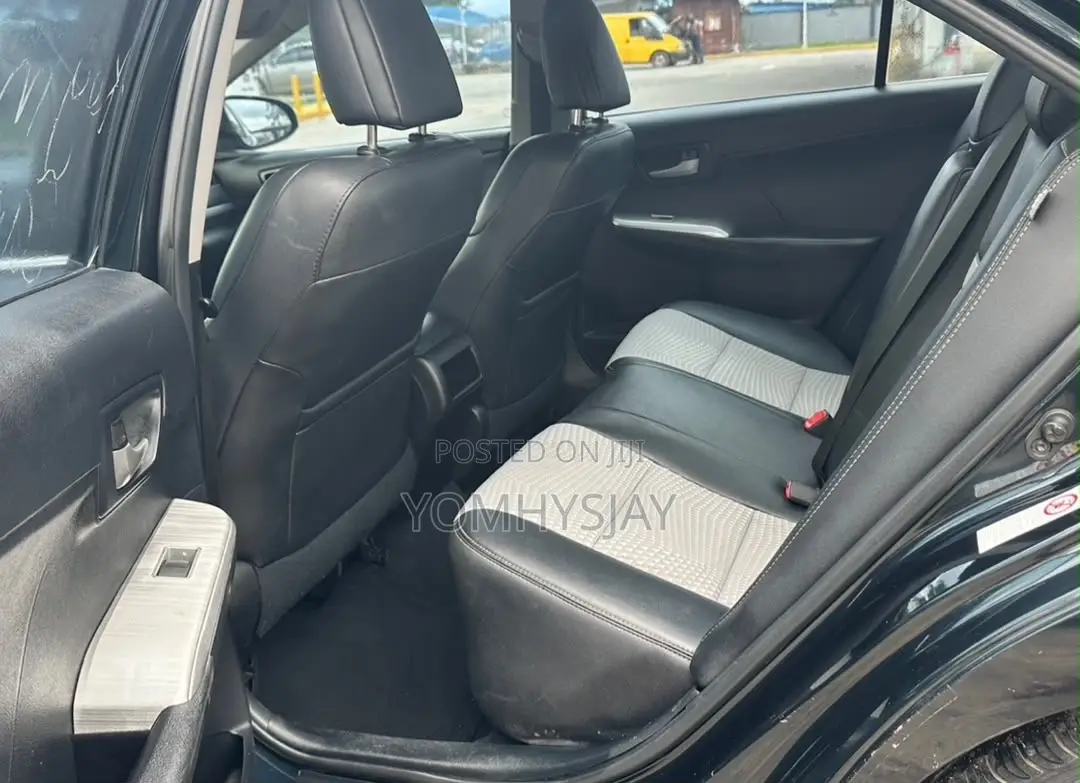 Toyota Camry SE 4dr Sedan (2.5L 4cyl 6A) 2014
