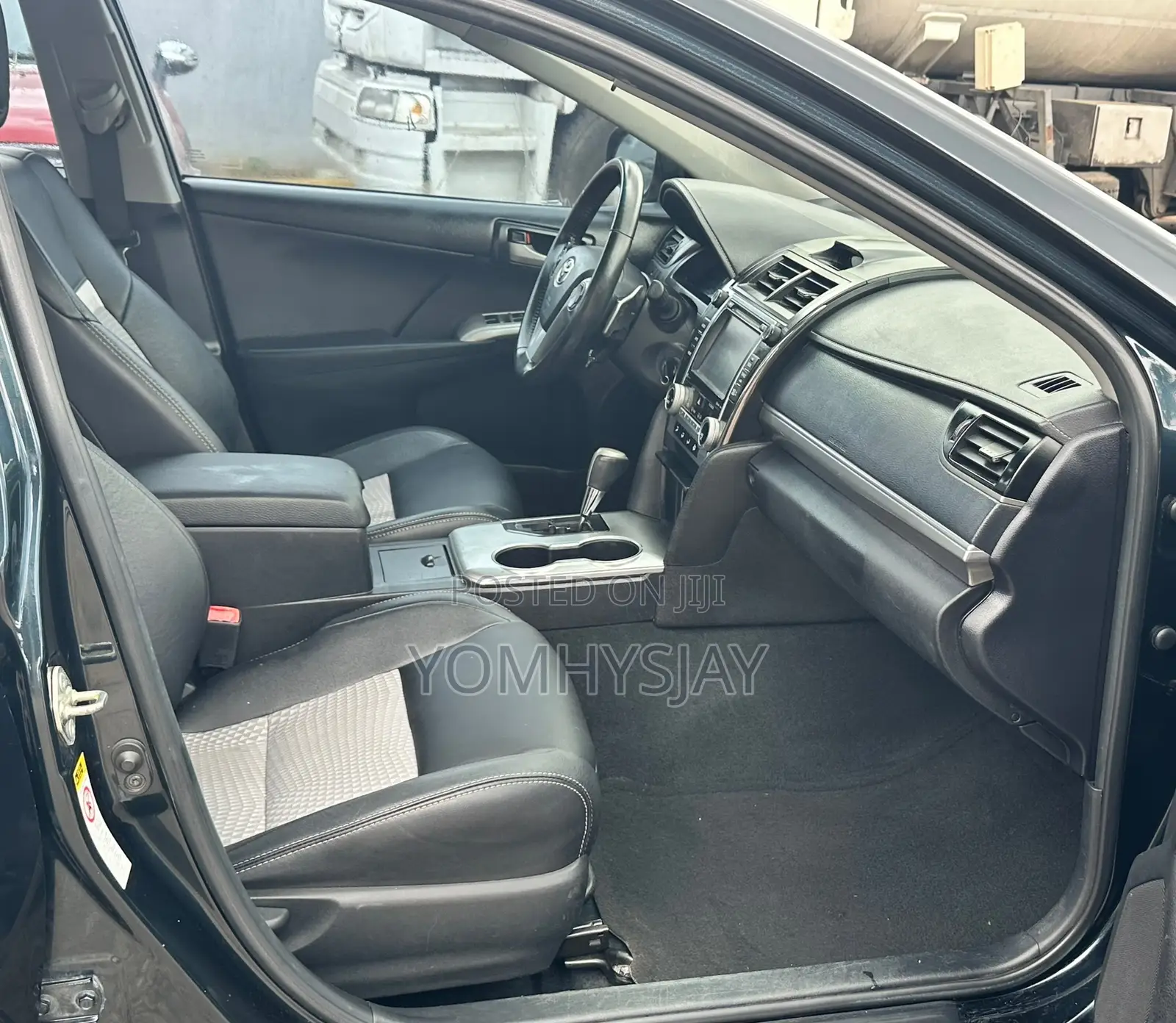 Toyota Camry SE 4dr Sedan (2.5L 4cyl 6A) 2014