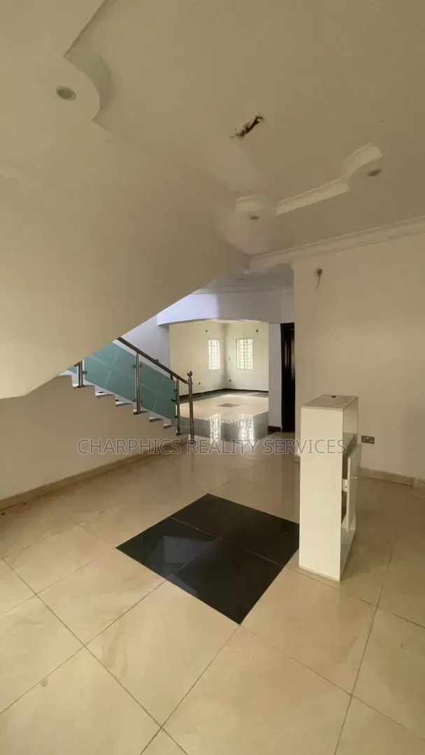 5bdrm Duplex in Ikota for rent