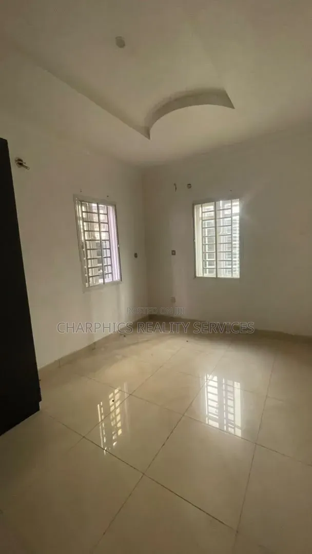 5bdrm Duplex in Ikota for rent