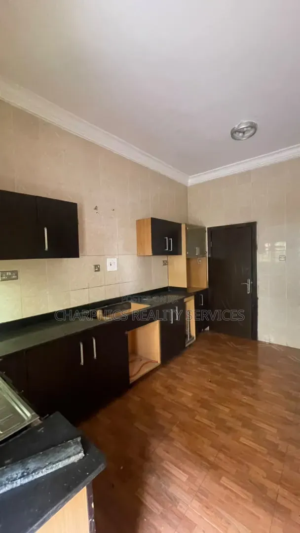 5bdrm Duplex in Ikota for rent