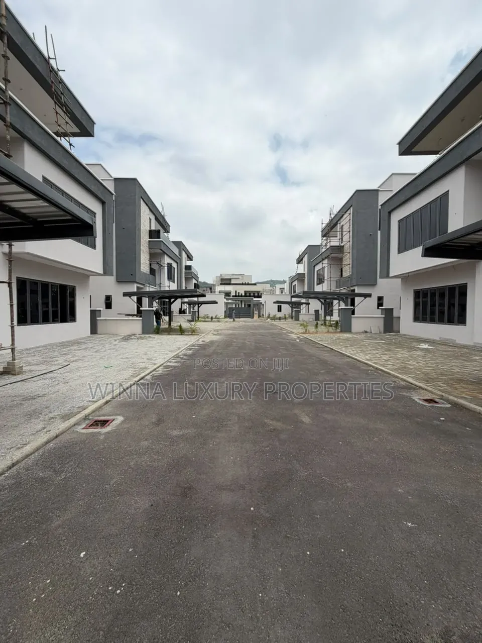 6bdrm Duplex in Katampe for sale