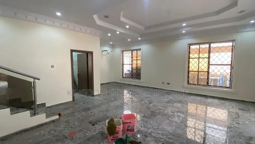4bdrm House in Mojisola Onikoyi for rent