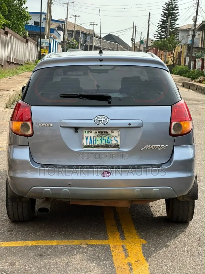 Toyota Matrix Hatchback AWD (1.8L 4cyl 4A) 2005 Blue