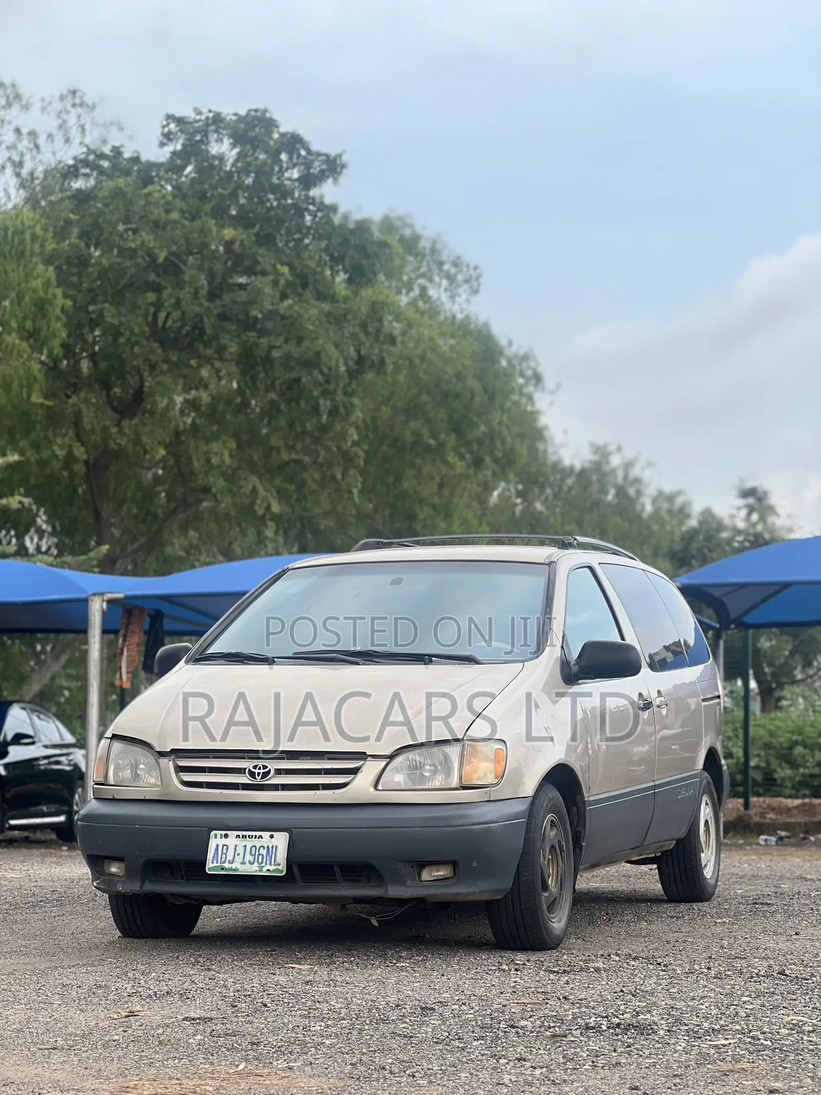 Toyota Sienna LE 2001 Gold