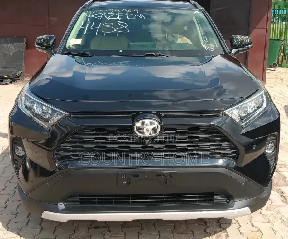Toyota RAV4 Limited 2021 Matt Black