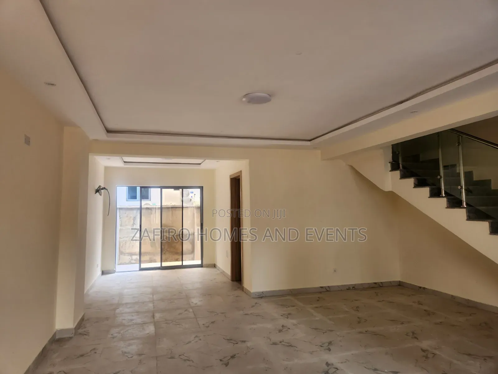 3bdrm Duplex in Off Awolowo Road, for sale