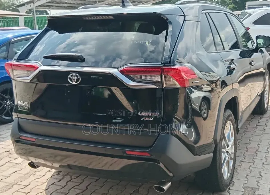 Toyota RAV4 Limited 2021 Matt Black