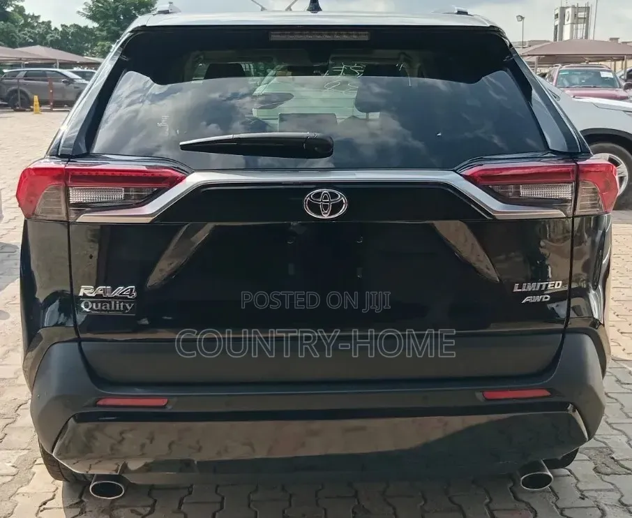 Toyota RAV4 Limited 2021 Matt Black