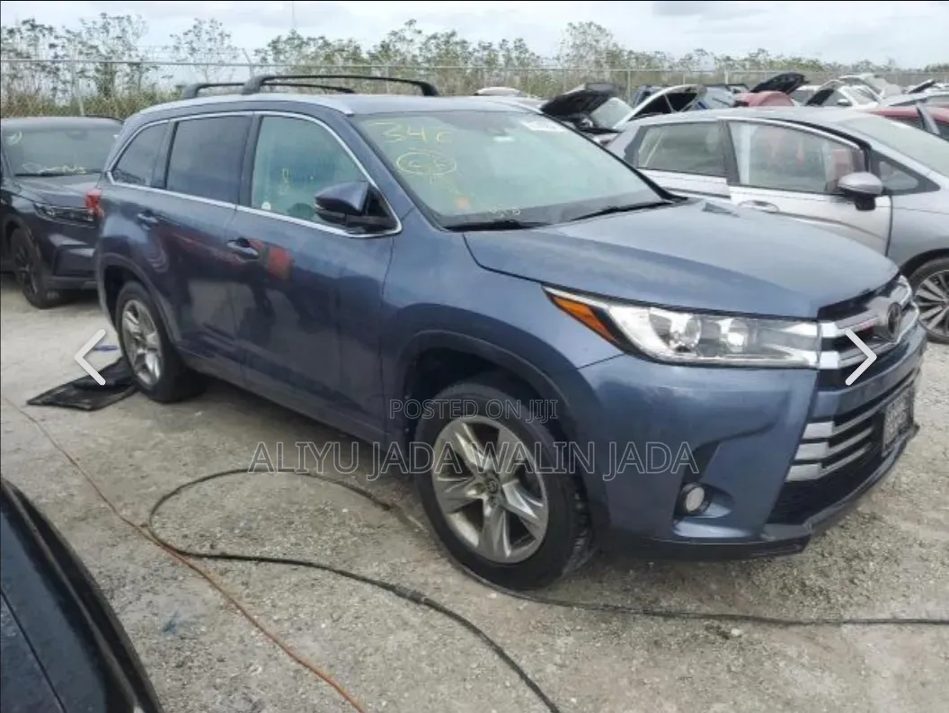 Toyota Highlander 2018 Blue