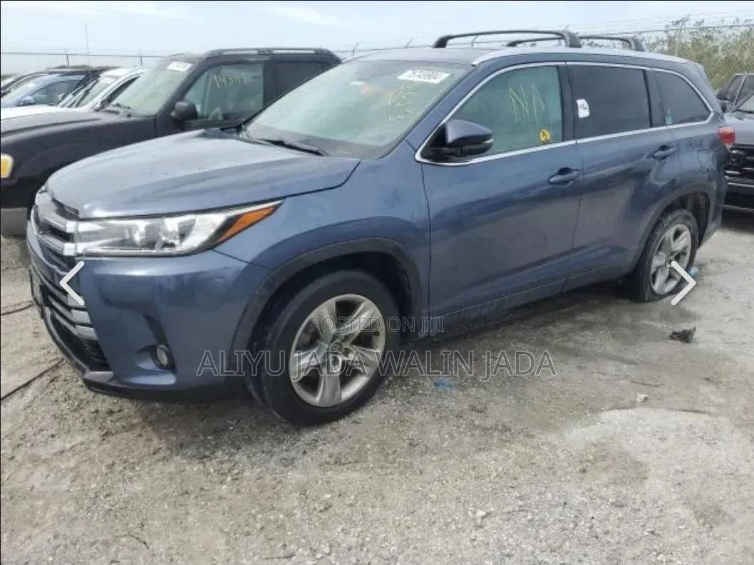 Toyota Highlander 2018 Blue