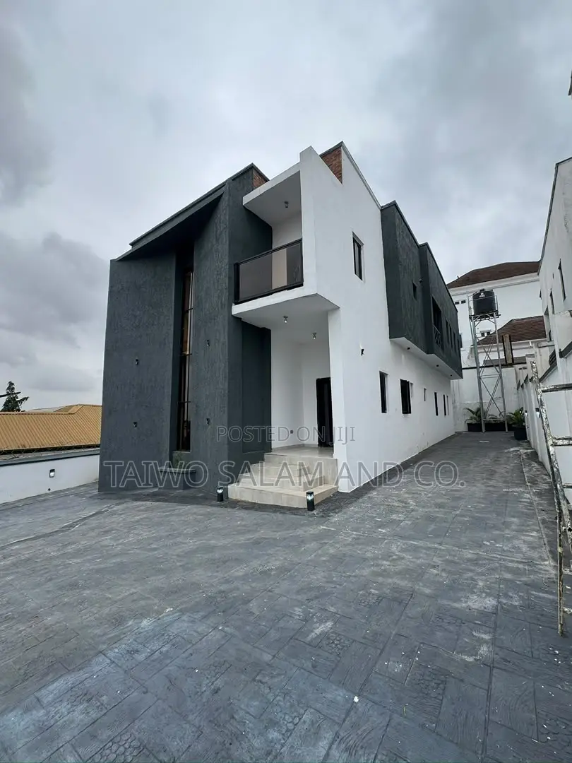 4bdrm Duplex in Alalubosa for sale