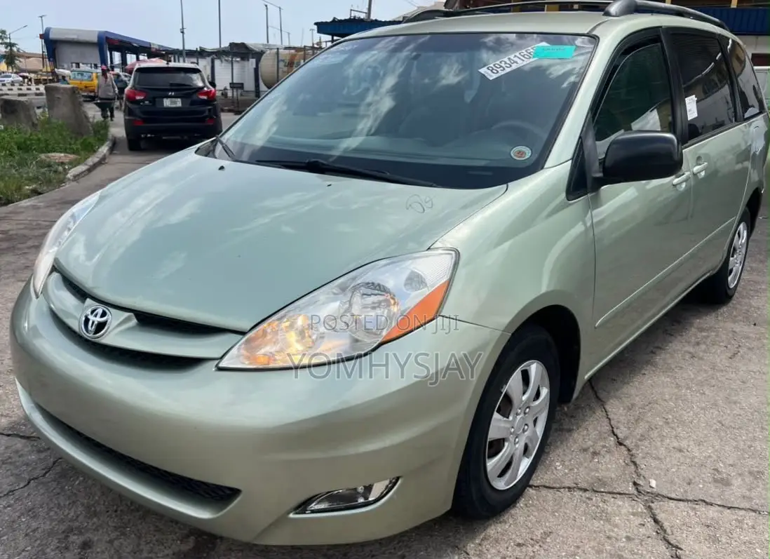 Toyota Sienna CE AWD 2009