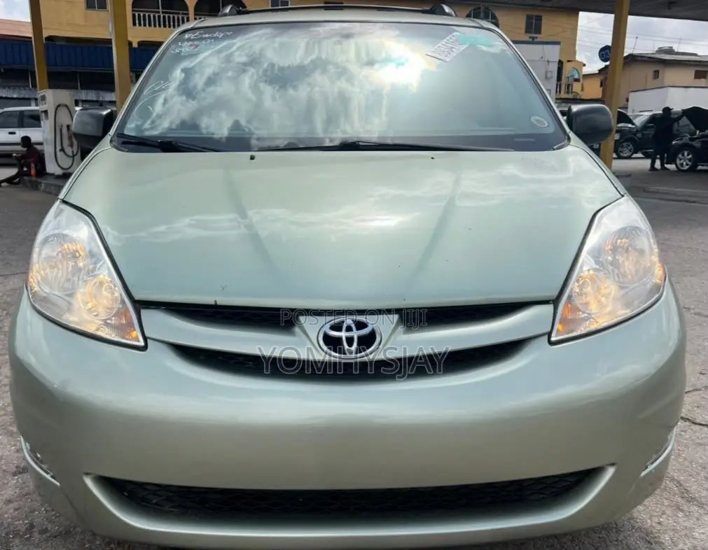 Toyota Sienna CE AWD 2009