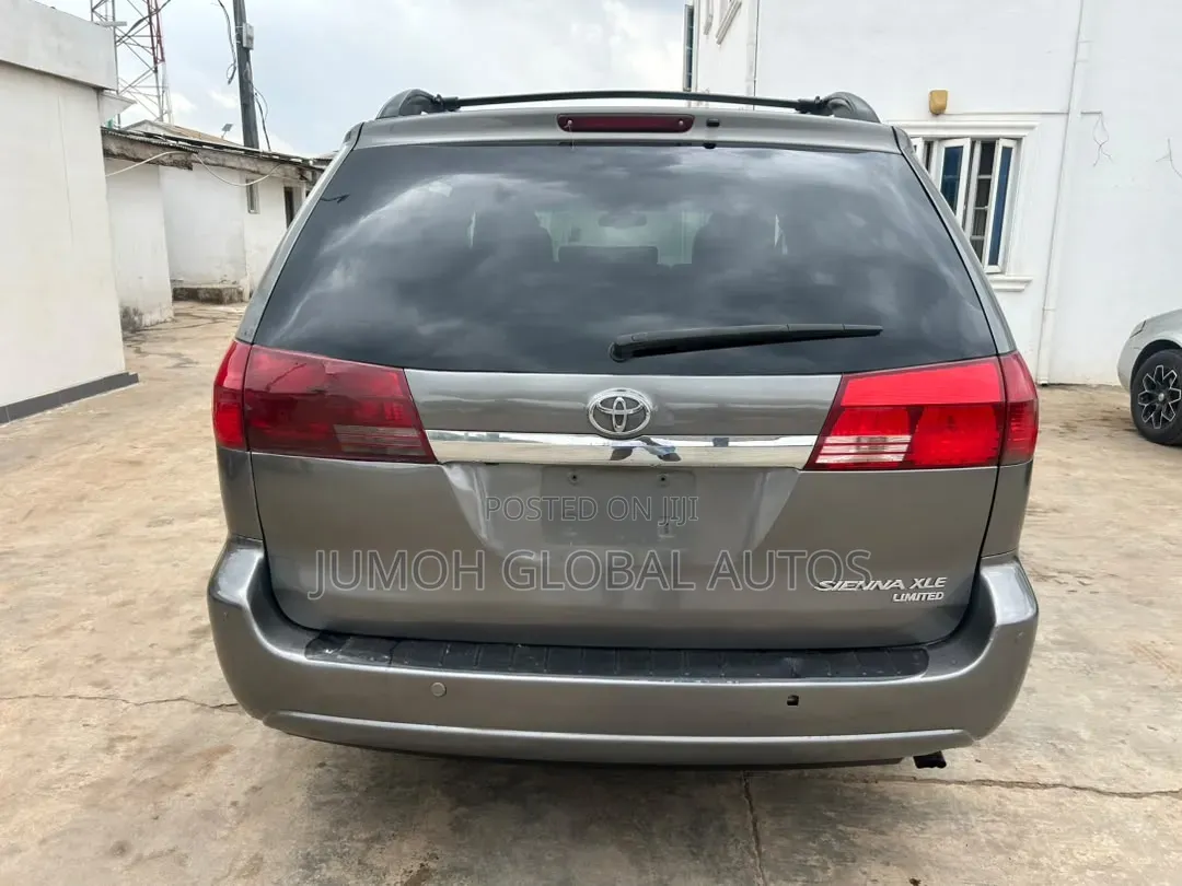 Toyota Sienna XLE Limited AWD (3.3L V6 5A) 2004 Gray