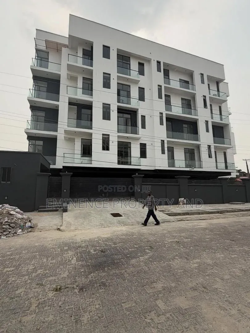 2bdrm Apartment in Lekki Phase 1 for rent