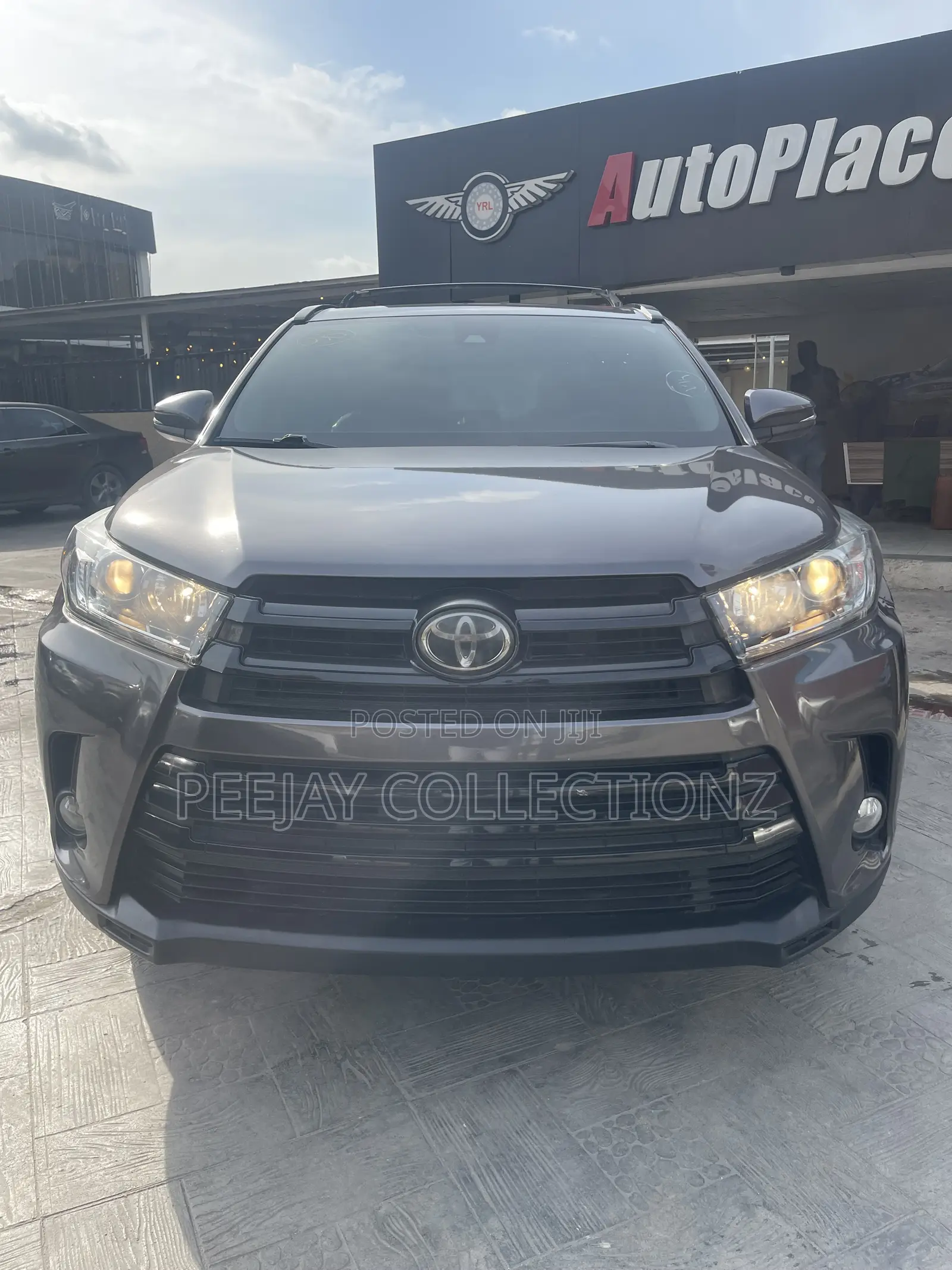 Toyota Highlander SE 4x4 V6 (3.5L 6cyl 8A) 2018 Gray