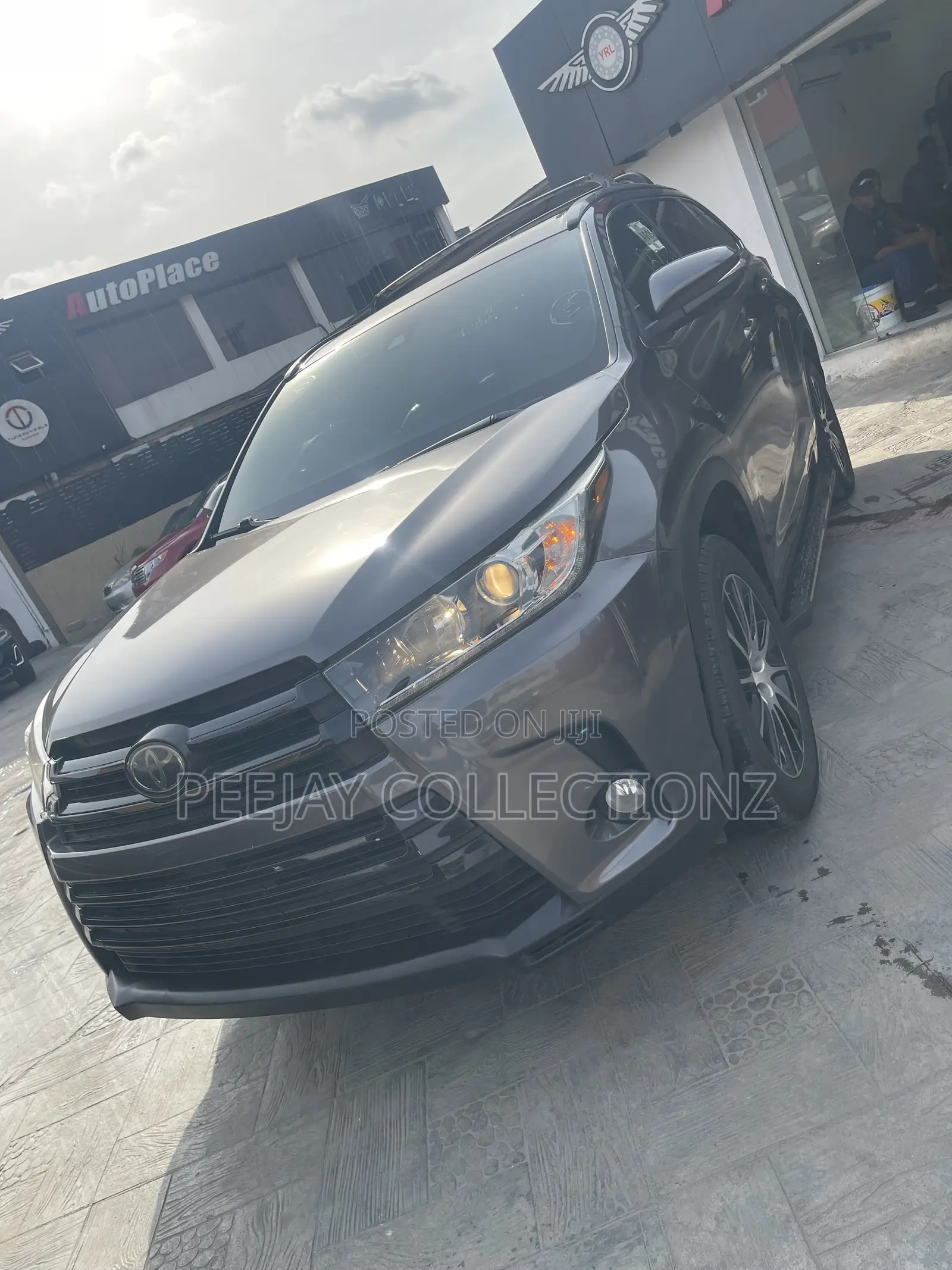 Toyota Highlander SE 4x4 V6 (3.5L 6cyl 8A) 2018 Gray