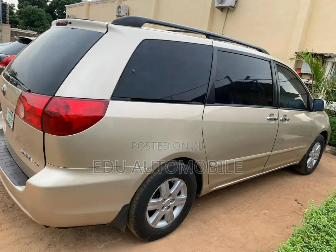 Toyota Sienna 2008 Silver
