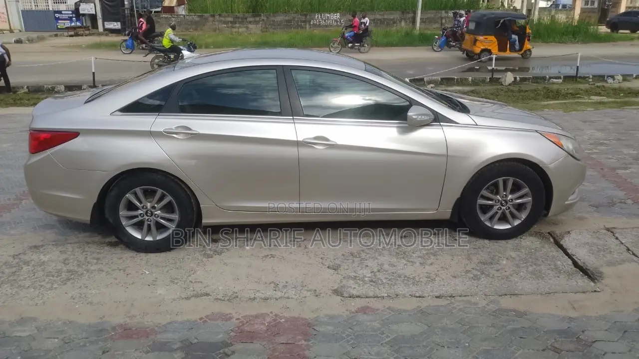 Hyundai Sonata 2011 Gold