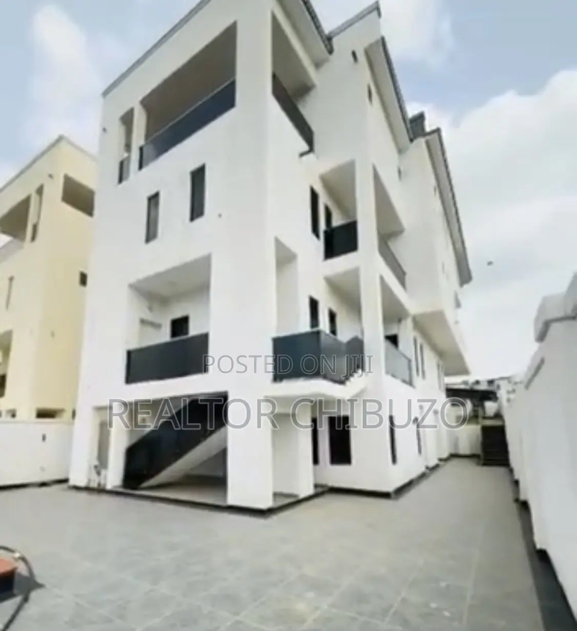 Furnished 7bdrm Duplex in Abuja Top Realty, Guzape District for sale
