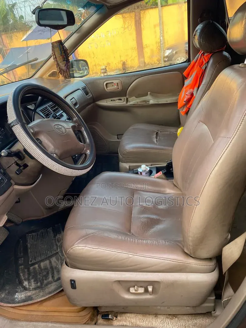 Toyota Sienna 1998 Red
