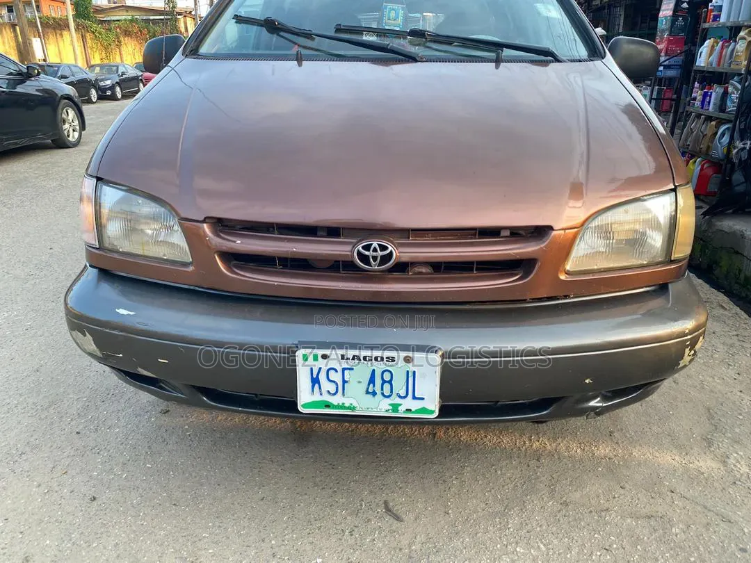 Toyota Sienna 1998 Red