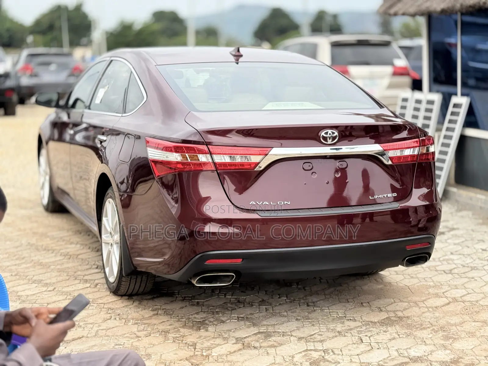 Toyota Avalon Limited Sedan FWD (3.5L 6cyl 6A) 2013 Burgundy